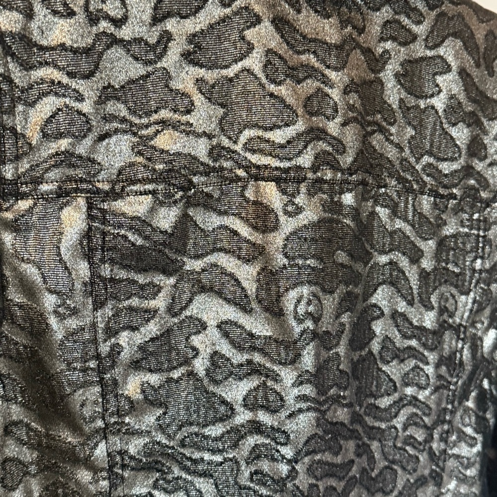 Chicos Silver Metallic Leopard Print Button Up Boxy Jacket Sz 1 Maximal Mobwife - Picture 7 of 7